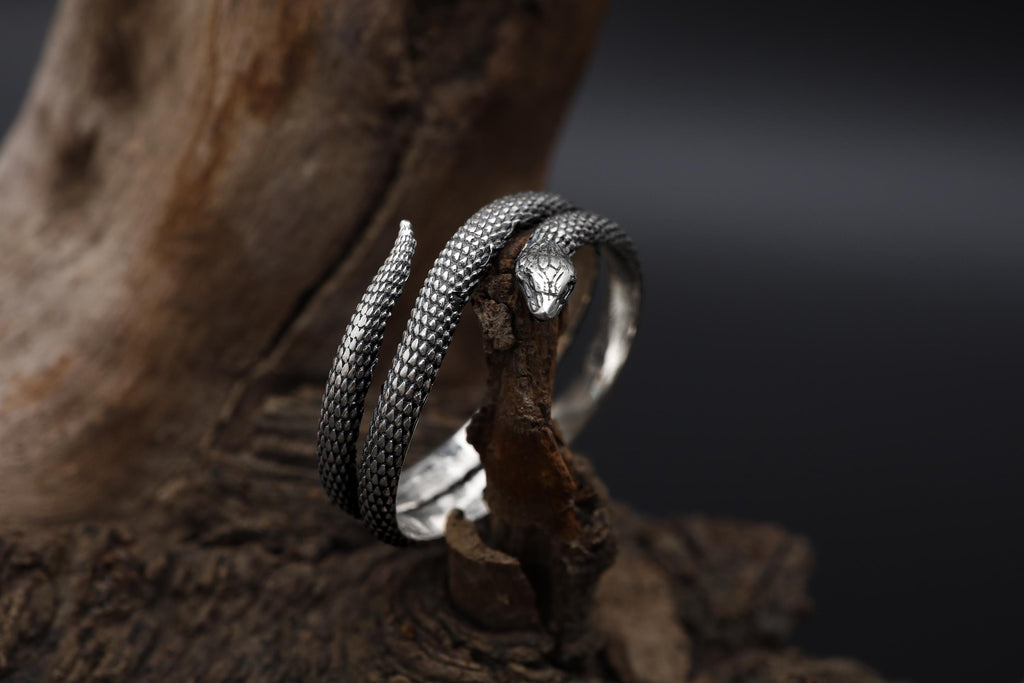 Twisted snake ring, 925 sterling silver gothic serpent band, handmade reptile jewelry, and bold statement piece designed for those who are drawn to mystery, transformation, and powerful symbolism. This striking ring features a detailed serpent form wrapping around the band, creating a look that feels fluid, intense, and visually captivating. It is not just a ring — it is a statement piece that blends gothic aesthetics, animal symbolism, and moder