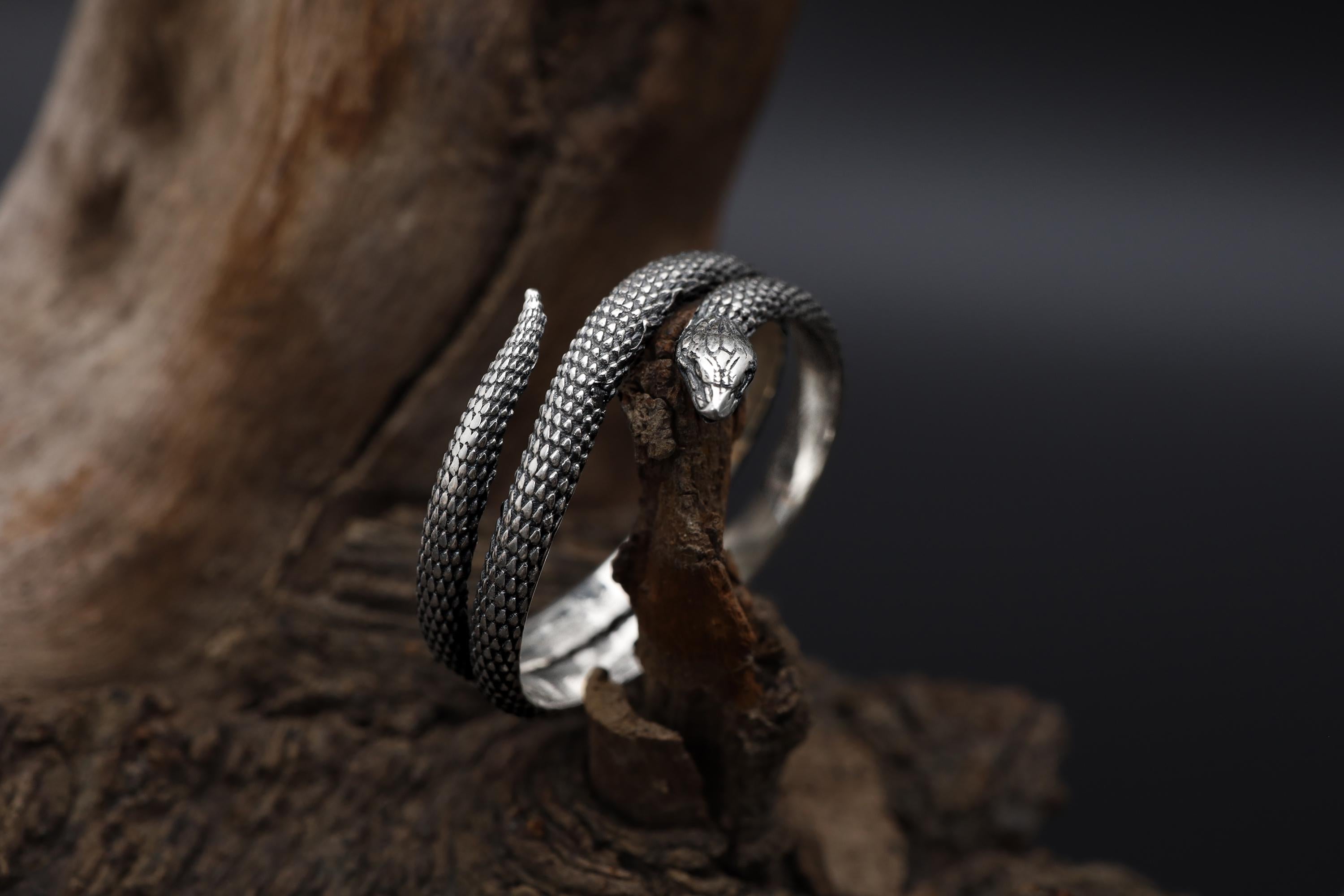 Twisted snake ring, 925 sterling silver gothic serpent band, handmade reptile jewelry, and bold statement piece designed for those who are drawn to mystery, transformation, and powerful symbolism. This striking ring features a detailed serpent form wrapping around the band, creating a look that feels fluid, intense, and visually captivating. It is not just a ring — it is a statement piece that blends gothic aesthetics, animal symbolism, and moder