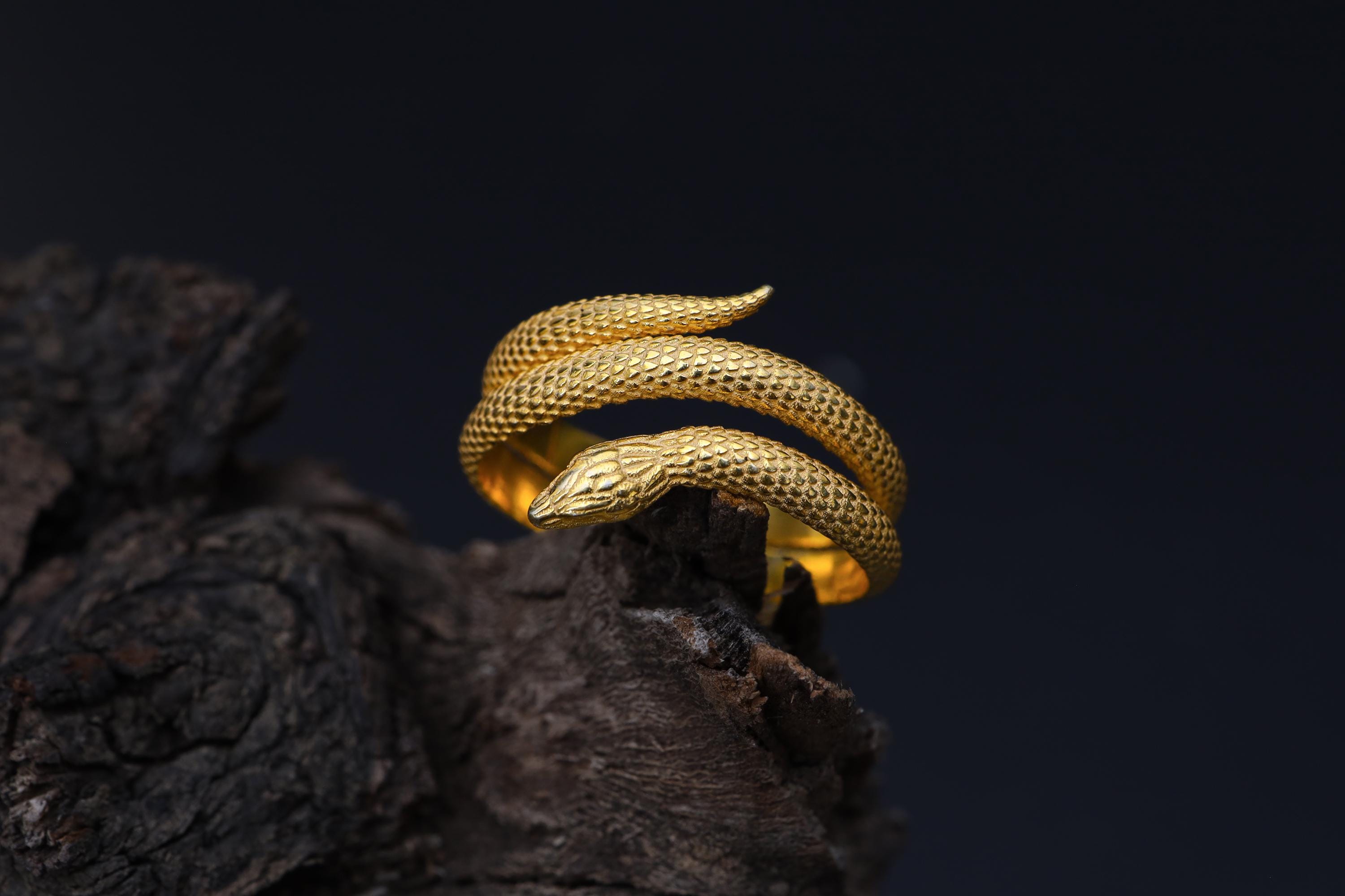 Twisted snake ring, 925 sterling silver gothic serpent band, handmade reptile jewelry, and bold statement piece designed for those who are drawn to mystery, transformation, and powerful symbolism. This striking ring features a detailed serpent form wrapping around the band, creating a look that feels fluid, intense, and visually captivating. It is not just a ring — it is a statement piece that blends gothic aesthetics, animal symbolism, and moder