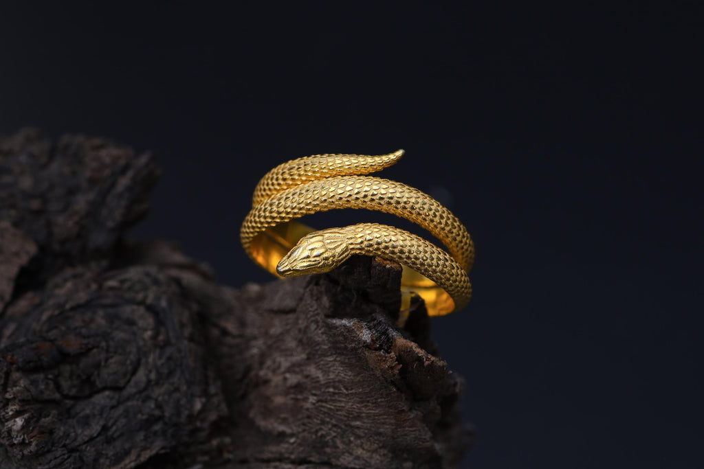 Twisted snake ring, 925 sterling silver gothic serpent band, handmade reptile jewelry, and bold statement piece designed for those who are drawn to mystery, transformation, and powerful symbolism. This striking ring features a detailed serpent form wrapping around the band, creating a look that feels fluid, intense, and visually captivating. It is not just a ring — it is a statement piece that blends gothic aesthetics, animal symbolism, and moder