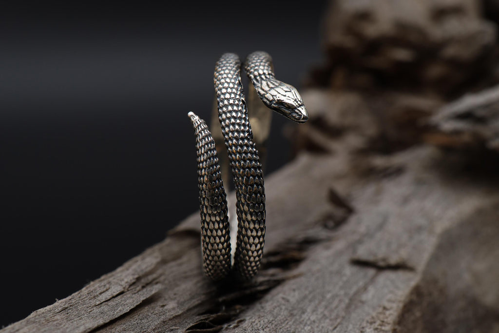 Twisted snake ring, 925 sterling silver gothic serpent band, handmade reptile jewelry, and bold statement piece designed for those who are drawn to mystery, transformation, and powerful symbolism. This striking ring features a detailed serpent form wrapping around the band, creating a look that feels fluid, intense, and visually captivating. It is not just a ring — it is a statement piece that blends gothic aesthetics, animal symbolism, and moder