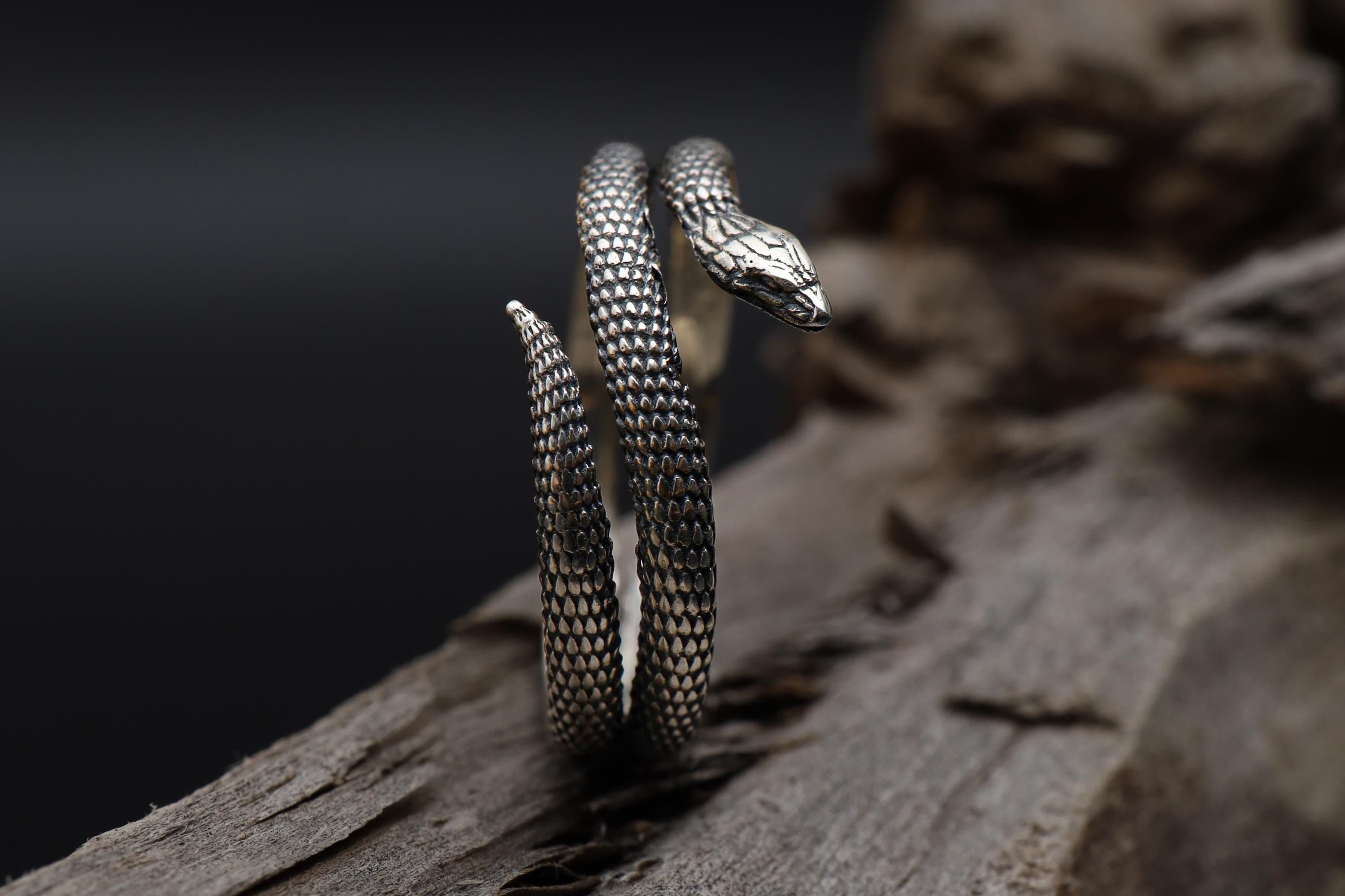 Twisted snake ring, 925 sterling silver gothic serpent band, handmade reptile jewelry, and bold statement piece designed for those who are drawn to mystery, transformation, and powerful symbolism. This striking ring features a detailed serpent form wrapping around the band, creating a look that feels fluid, intense, and visually captivating. It is not just a ring — it is a statement piece that blends gothic aesthetics, animal symbolism, and moder