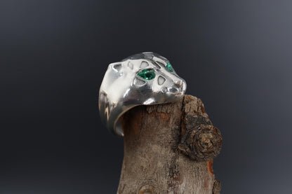 Emerald eyes leopard head ring, panther inspired statement jewelry, symbolic big cat signet band, and handcrafted bold accessory designed for those who are drawn to power, confidence, and fierce elegance. This striking ring features a detailed leopard head motif with vivid emerald stone eyes, creating a luxurious and commanding appearance inspired by wild feline strength and timeless masculine style.