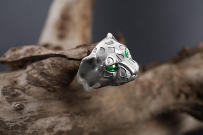 Emerald eyes leopard head ring, panther inspired statement jewelry, symbolic big cat signet band, and handcrafted bold accessory designed for those who are drawn to power, confidence, and fierce elegance. This striking ring features a detailed leopard head motif with vivid emerald stone eyes, creating a luxurious and commanding appearance inspired by wild feline strength and timeless masculine style.