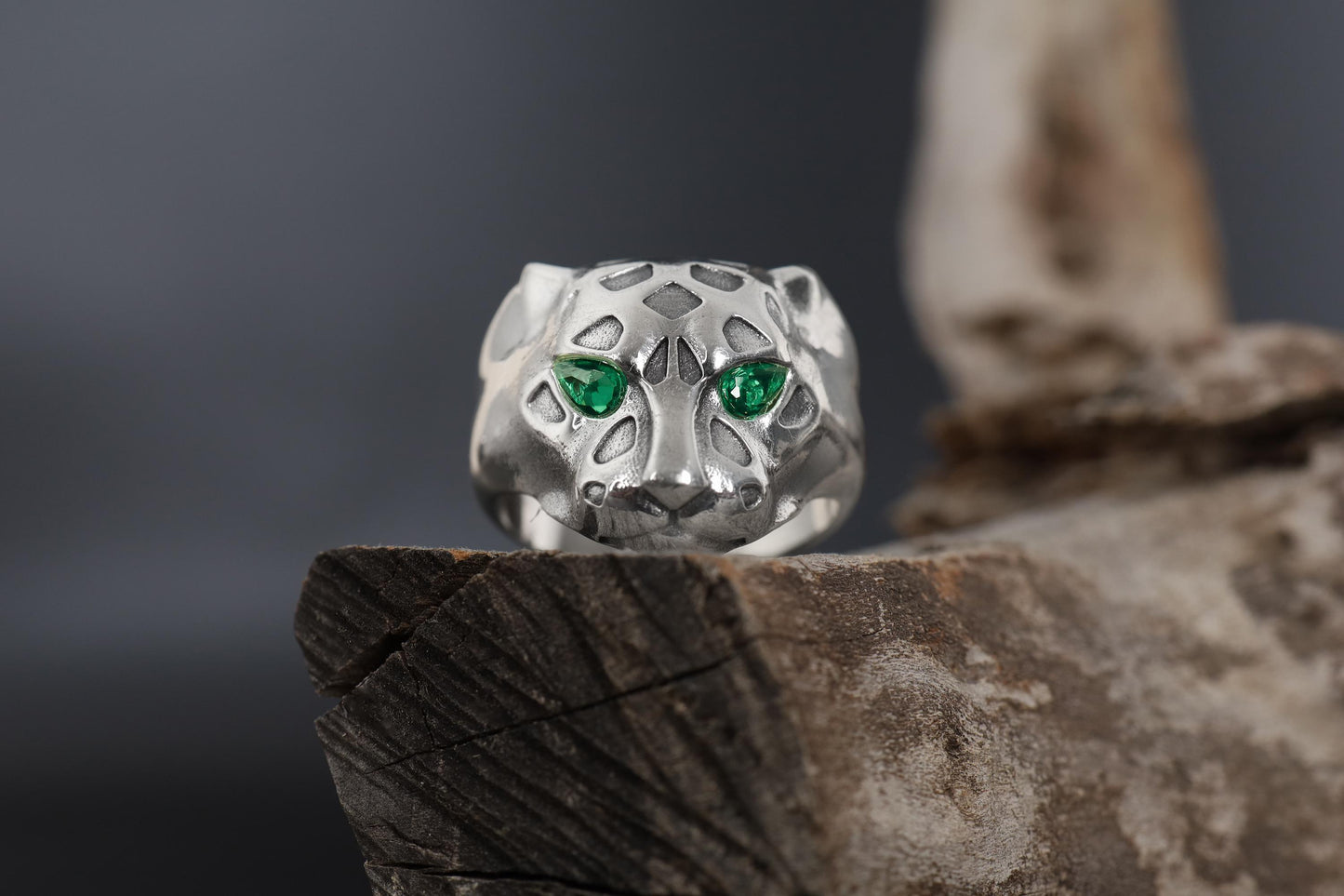 Emerald eyes leopard head ring, panther inspired statement jewelry, symbolic big cat signet band, and handcrafted bold accessory designed for those who are drawn to power, confidence, and fierce elegance. This striking ring features a detailed leopard head motif with vivid emerald stone eyes, creating a luxurious and commanding appearance inspired by wild feline strength and timeless masculine style.