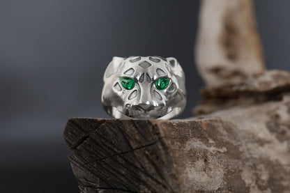 Emerald eyes leopard head ring, panther inspired statement jewelry, symbolic big cat signet band, and handcrafted bold accessory designed for those who are drawn to power, confidence, and fierce elegance. This striking ring features a detailed leopard head motif with vivid emerald stone eyes, creating a luxurious and commanding appearance inspired by wild feline strength and timeless masculine style.