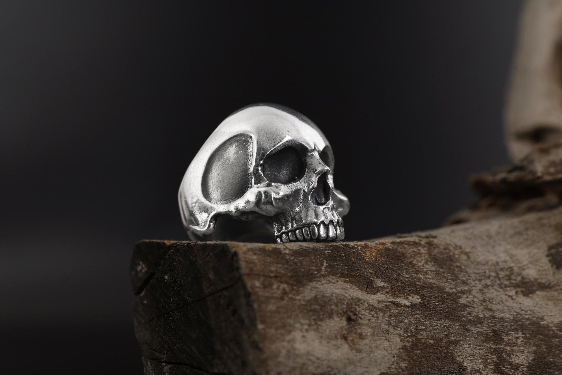 Creepy Skull Head Ring: Memento Mori Ring, Biker Ring for Men, Large Skeleton Head Ring, Gothic Thumb Ring