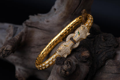 Silver Panther bracelet for men, sterling silver panther bracelet, panther head jewelry, luxury animal bracelet, men's statement bracelet, and handcrafted bold accessory designed for those who appreciate strength, confidence, and timeless craftsmanship. This striking bracelet features detailed panther heads connected by an intricately textured band, creating a commanding design inspired by the elegance, agility, and dominance of one of nature