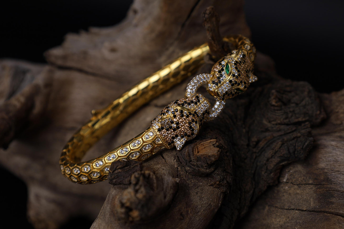 Silver Panther bracelet for men, sterling silver panther bracelet, panther head jewelry, luxury animal bracelet, men's statement bracelet, and handcrafted bold accessory designed for those who appreciate strength, confidence, and timeless craftsmanship. This striking bracelet features detailed panther heads connected by an intricately textured band, creating a commanding design inspired by the elegance, agility, and dominance of one of nature