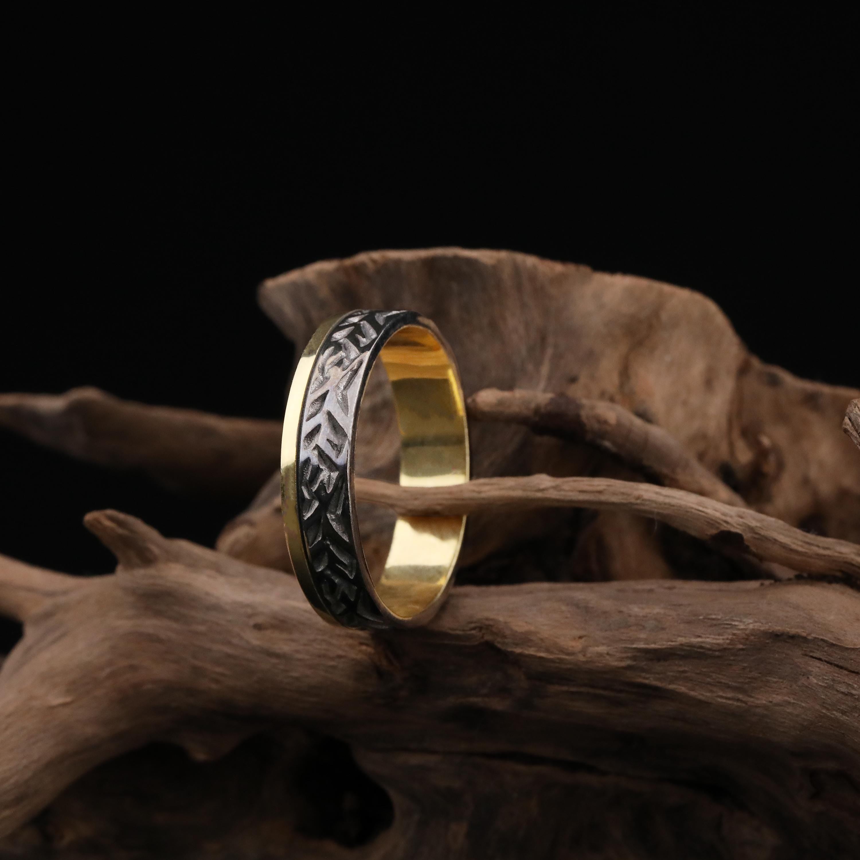 Textured stripe band ring, grooved men’s ring, modern minimalist band ring, and handcrafted statement ring designed for those who are drawn to clean lines, structured patterns, and contemporary style. This striking ring features a textured striped surface with precise grooves, creating a look that feels modern, bold, and effortlessly refined.