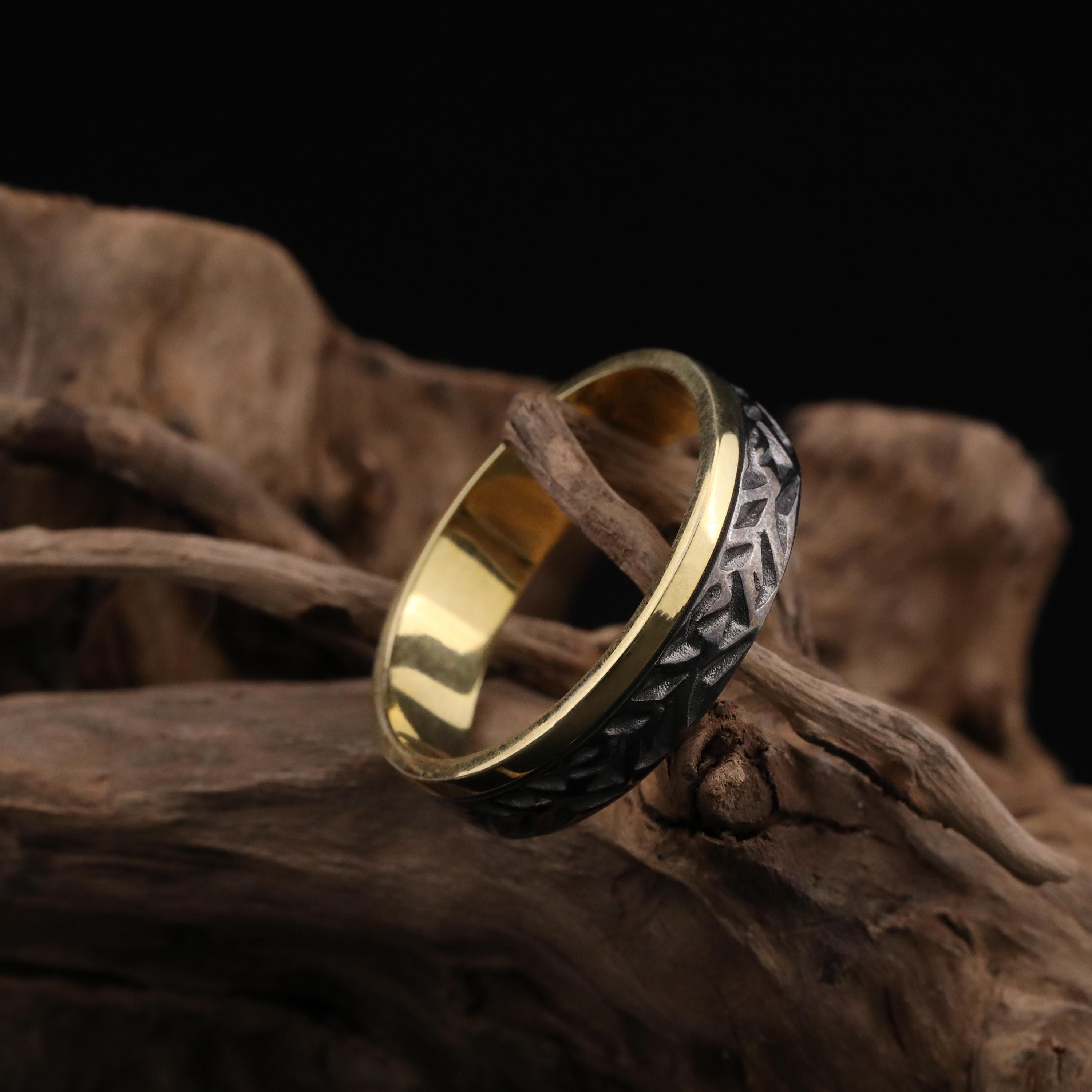 Textured stripe band ring, grooved men’s ring, modern minimalist band ring, and handcrafted statement ring designed for those who are drawn to clean lines, structured patterns, and contemporary style. This striking ring features a textured striped surface with precise grooves, creating a look that feels modern, bold, and effortlessly refined.