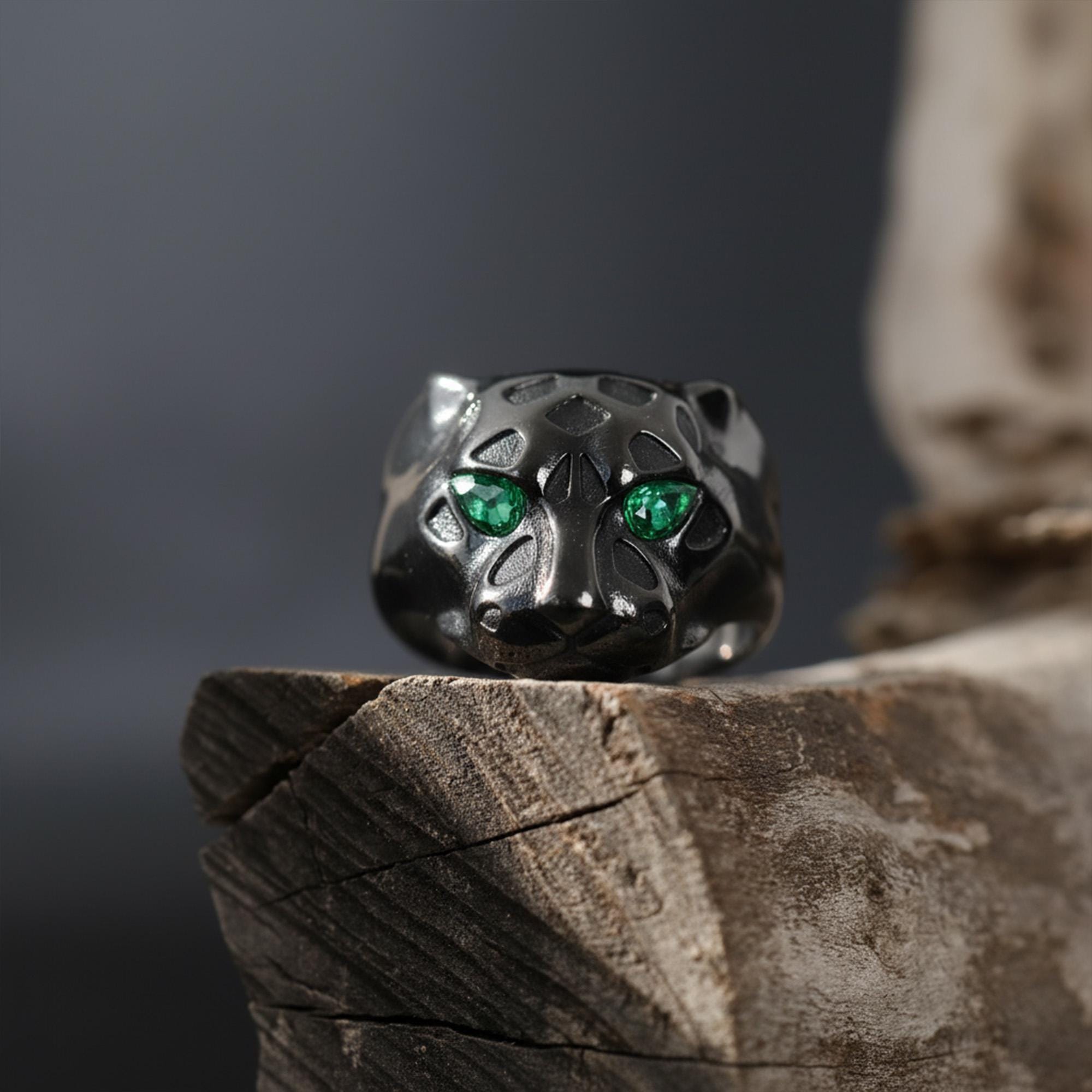 Emerald eyes leopard head ring, panther inspired statement jewelry, symbolic big cat signet band, and handcrafted bold accessory designed for those who are drawn to power, confidence, and fierce elegance. This striking ring features a detailed leopard head motif with vivid emerald stone eyes, creating a luxurious and commanding appearance inspired by wild feline strength and timeless masculine style.