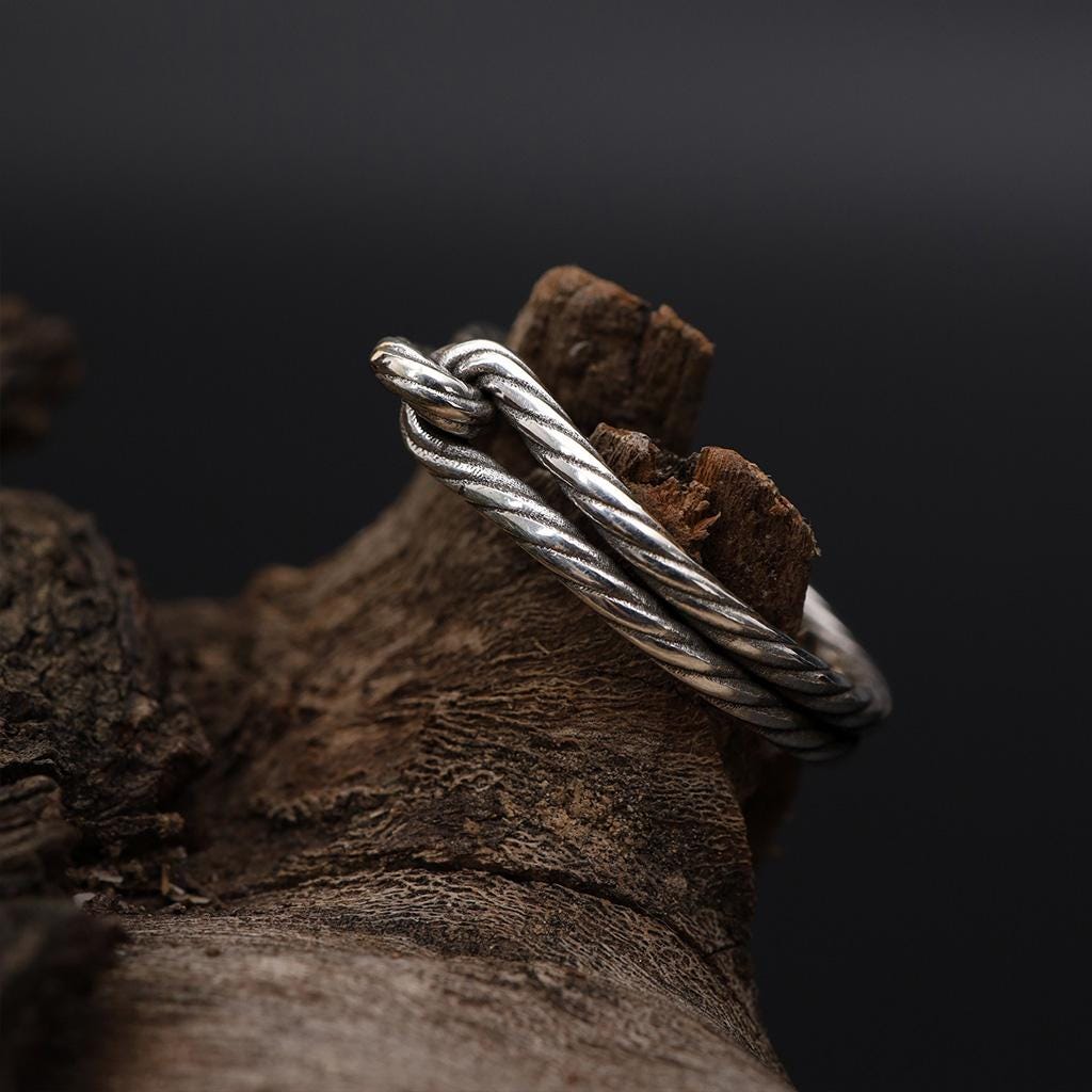 Twisted rope ring, rope band ring, rhodium plated silver ring, minimalist stacking ring, and modern jewelry designed for those who are drawn to texture, simplicity, and refined elegance. This striking ring features a delicate twisted rope design, enhanced with a bright rhodium finish that gives it a sleek, polished, and contemporary look. It is not a simple ring — it is a statement piece that blends subtle detail, clean form, and modern sophistic