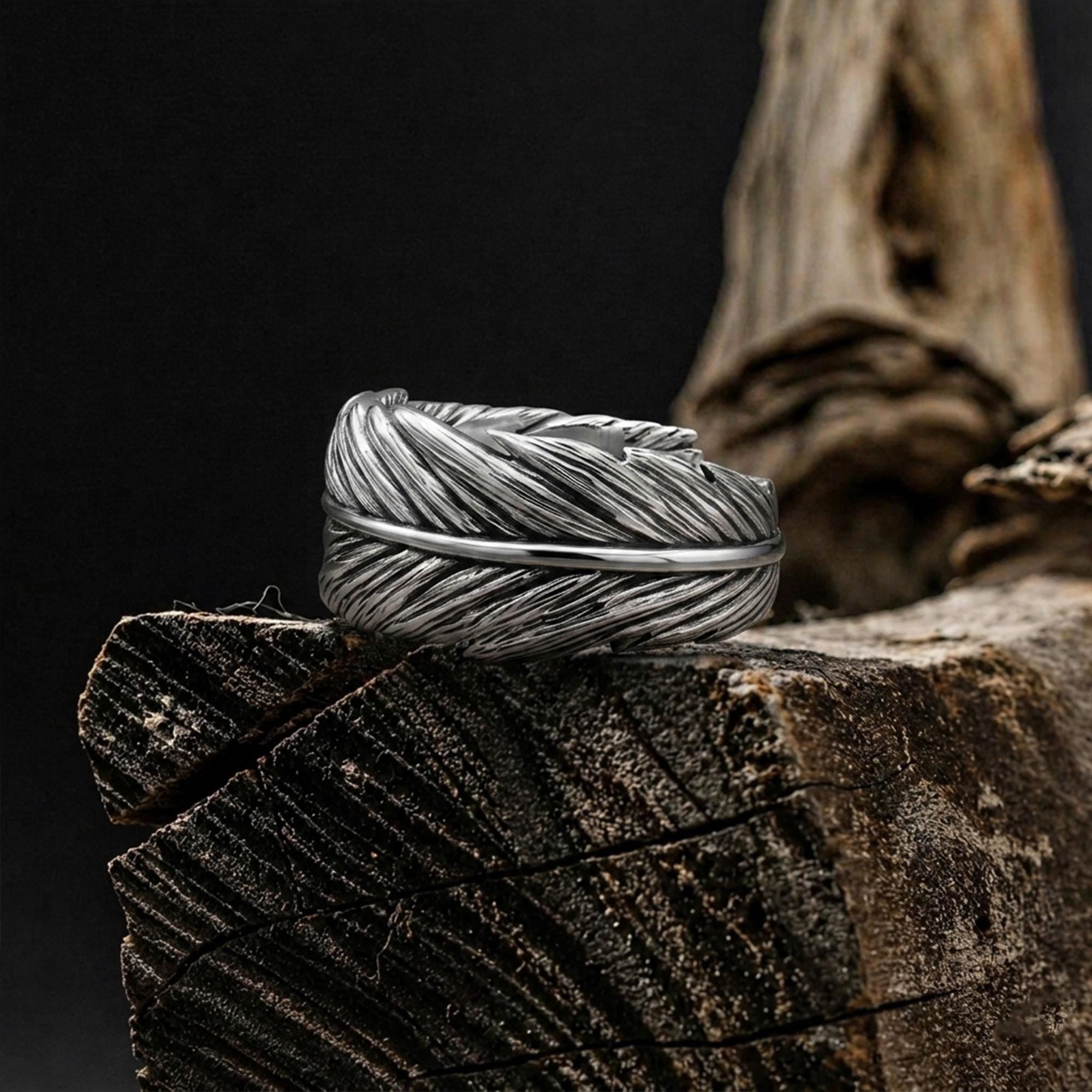 Sterling silver feather band ring, nature inspired men’s wedding ring, engraved feather ring, and handcrafted rustic jewelry designed for those who are drawn to freedom, lightness, and organic beauty. This elegant ring features a detailed feather pattern wrapping around the band, creating a look that feels natural, symbolic, and effortlessly refined. It is not just a ring — it is a meaningful piece that blends nature-inspired design, masculine st