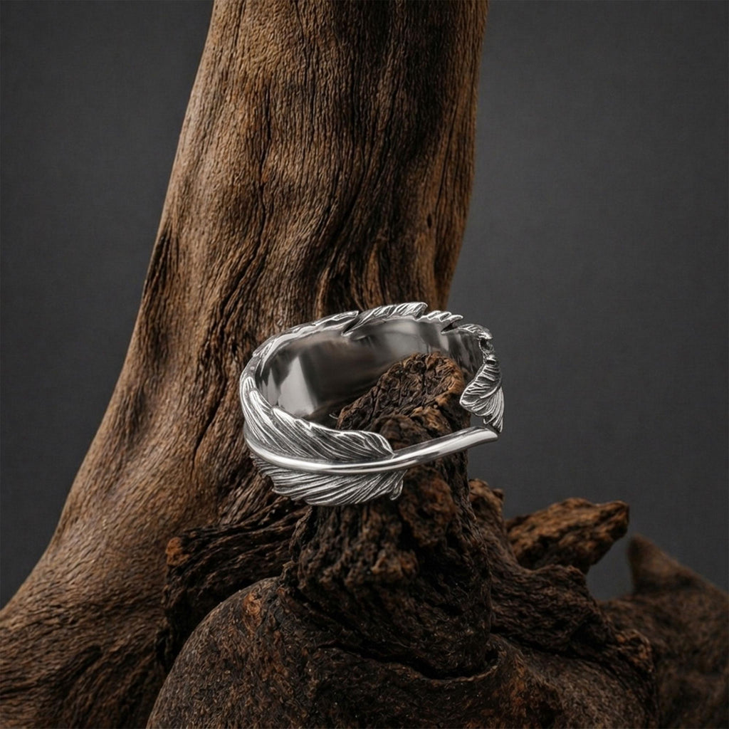 Sterling silver feather band ring, nature inspired men’s wedding ring, engraved feather ring, and handcrafted rustic jewelry designed for those who are drawn to freedom, lightness, and organic beauty. This elegant ring features a detailed feather pattern wrapping around the band, creating a look that feels natural, symbolic, and effortlessly refined. It is not just a ring — it is a meaningful piece that blends nature-inspired design, masculine st