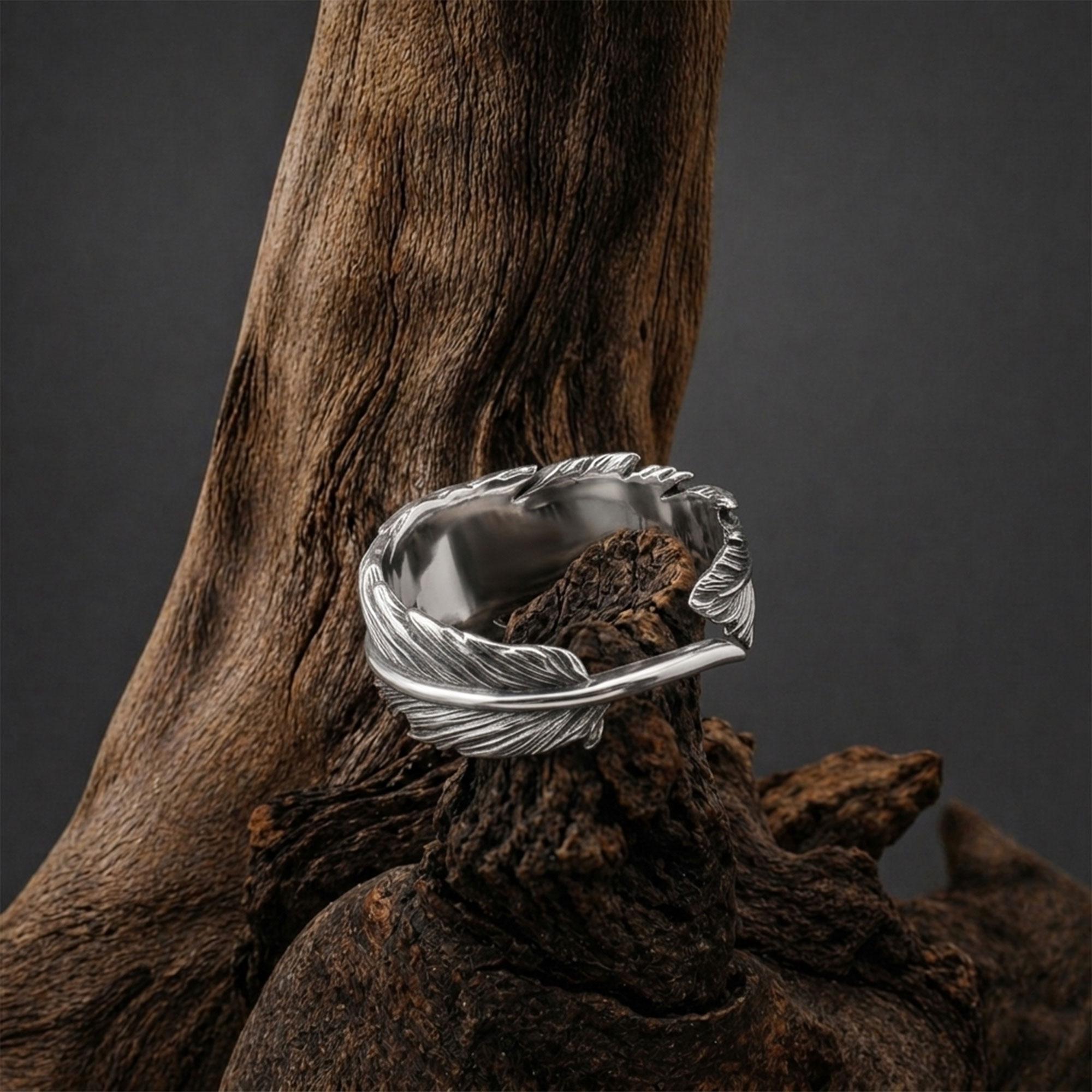 Sterling silver feather band ring, nature inspired men’s wedding ring, engraved feather ring, and handcrafted rustic jewelry designed for those who are drawn to freedom, lightness, and organic beauty. This elegant ring features a detailed feather pattern wrapping around the band, creating a look that feels natural, symbolic, and effortlessly refined. It is not just a ring — it is a meaningful piece that blends nature-inspired design, masculine st